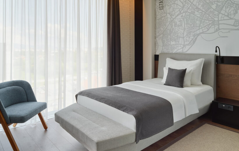 Superior room with a single bed