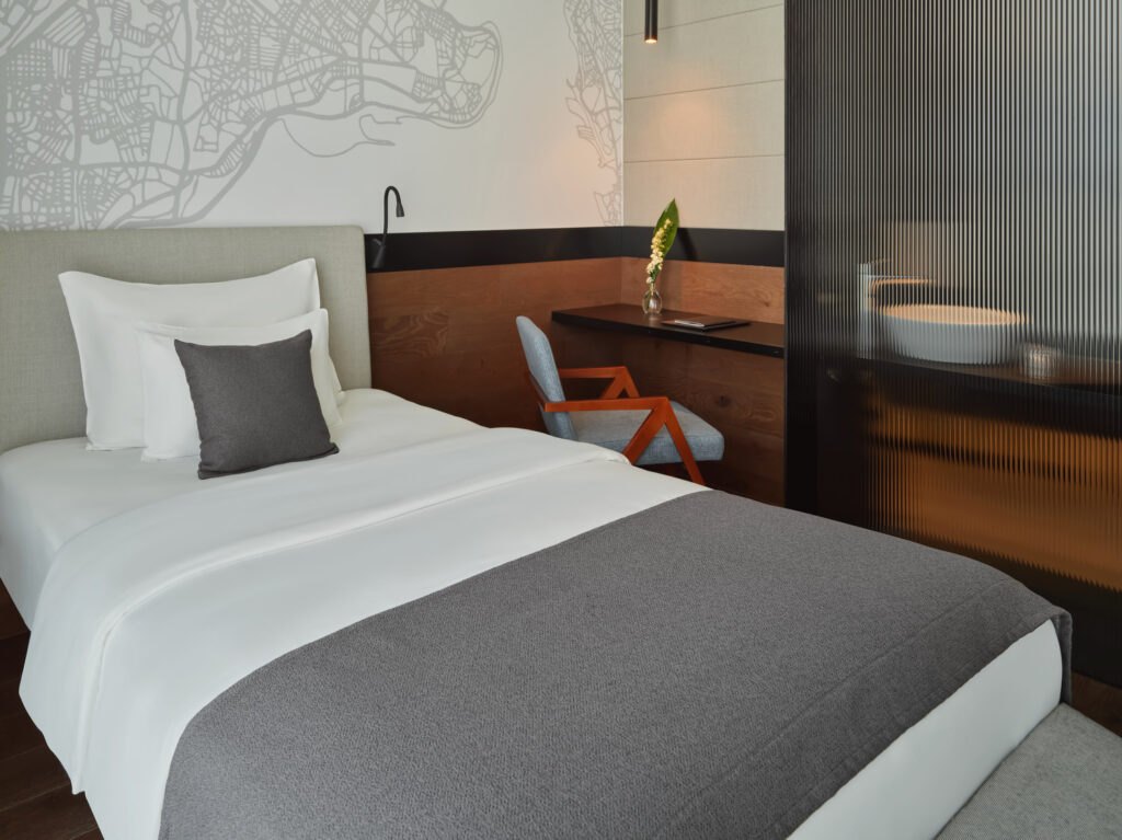 Superior room w- single bed